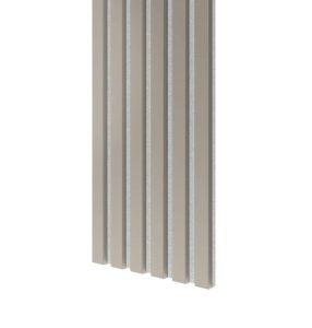 Slim lamellák szürke filc panelen – Homok